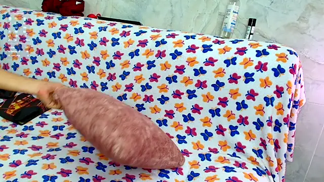 Snapshot of Luna_logan chatting on 15, 12, 2025 Luna logan online show from 15, 12, 2025