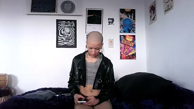 plutonbluemooon333 online show from 12, 1, 2026