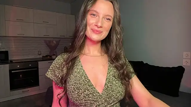 Luna Raee online show from 11, 11, 2025