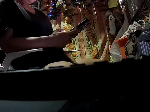 Snapshot of Hotzoey16 chatting on 23, 12, 2025 Hotzoey16 online show from 23, 12, 2025