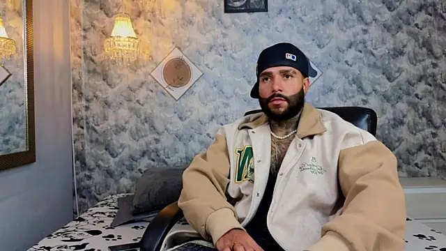 Snapshot of Apolo_rousse1 chatting on 5, 1, 2026 Apolo rousse1 online show from 5, 1, 2026