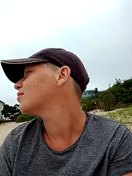 ComeAsYouAre online show from 14, 11, 2025