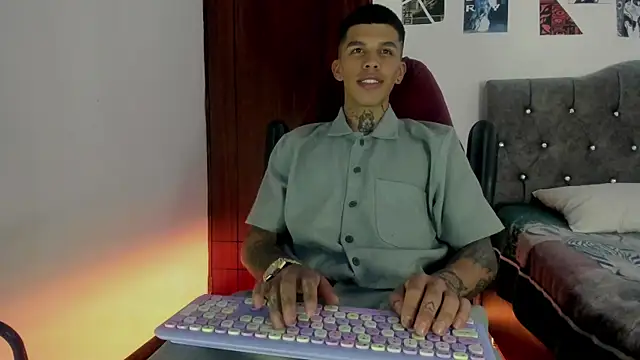 Snapshot of Savajelust chatting on 18, 12, 2025 Savajelust online show from 18, 12, 2025