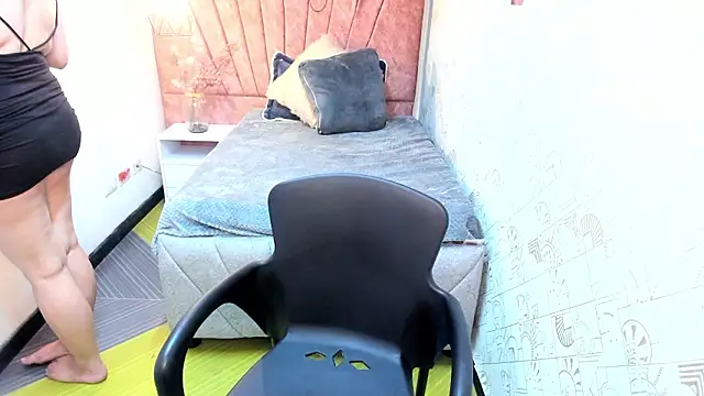 Kiara Cruz   online show from 7, 3, 2026