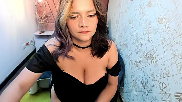 Kiara Cruz   online show from 10, 4, 2026