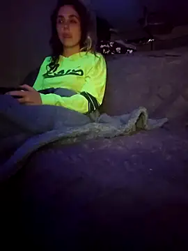 Snapshot of luvcupl chatting on 12, 11, 2025 luvcupl online show from 12, 11, 2025