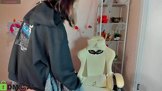 Snapshot of R0cket_bunny chatting on 5, 11, 2025 R0cket bunny online show from 5, 11, 2025