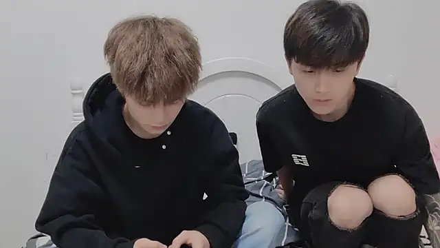 linger2563 online show from 14, 10, 2025