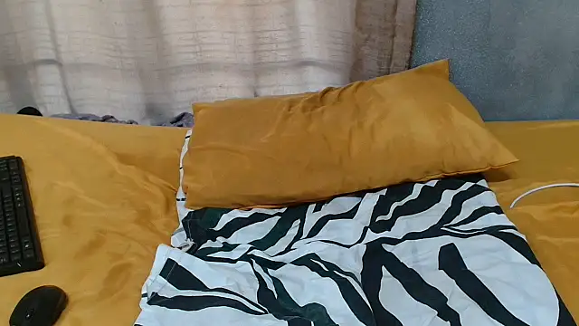 curvydarckcohocolate online show from 7, 10, 2025