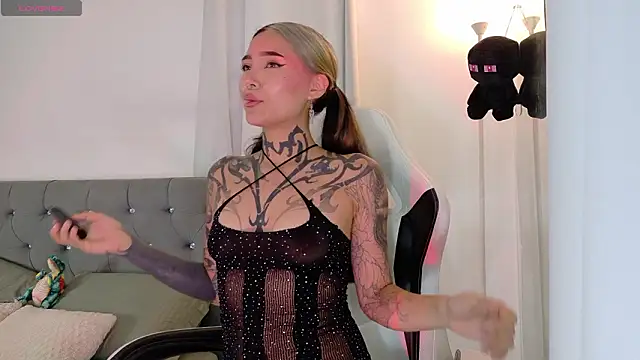 Snapshot of sara_queen10 chatting on 20, 2, 2026 sara queen10 online show from 20, 2, 2026