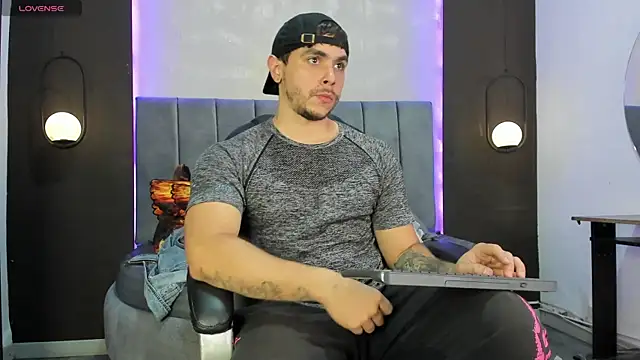 Liam walk  online show from 12, 11, 2025