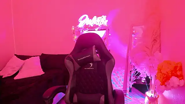 Snapshot of JuliethMoss chatting on 9, 2, 2026 JuliethMoss online show from 9, 2, 2026