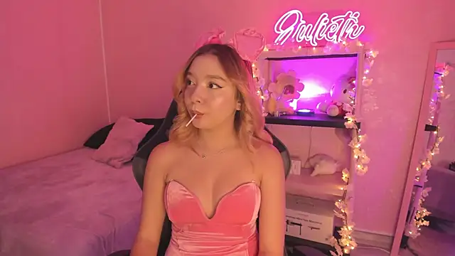 Snapshot of JuliethMoss chatting on 14, 2, 2026 JuliethMoss online show from 14, 2, 2026