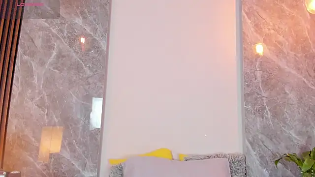 Emma hunter  online show from 16, 10, 2025