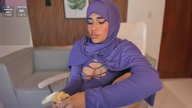 Snapshot of kayla_hasab chatting on 4, 10, 2025 kayla hasab online show from 4, 10, 2025