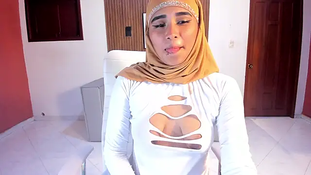 Snapshot of kayla_hasab chatting on 9, 10, 2025 kayla hasab online show from 9, 10, 2025
