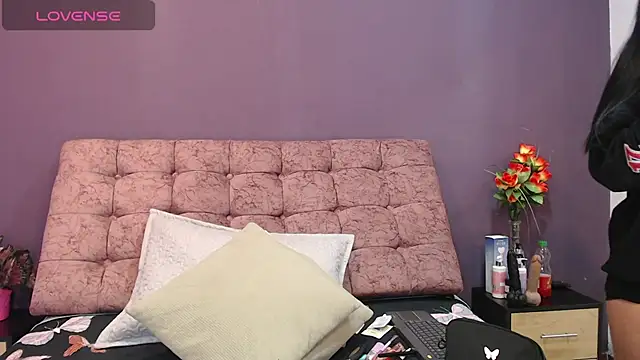 Snapshot of KateWelsin chatting on 1, 12, 2025 KateWelsin online show from 1, 12, 2025