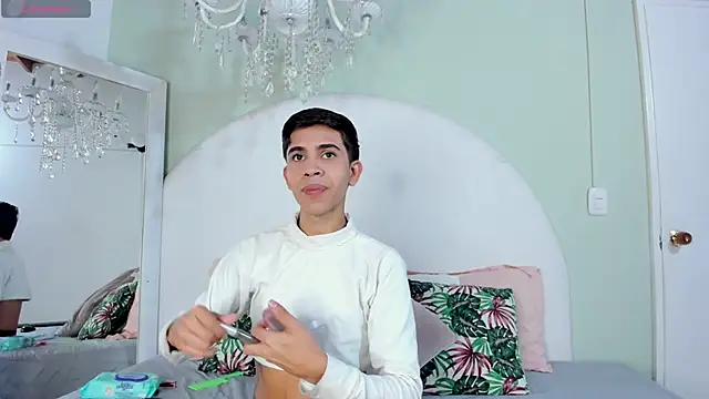 Snapshot of JoshuaSanzz chatting on 12, 10, 2025 JoshuaSanzz online show from 12, 10, 2025