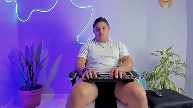 Snapshot of Maximus_Steel chatting on 3, 10, 2025 Maximus Steel online show from 3, 10, 2025