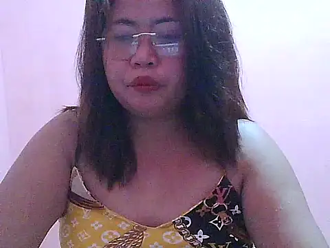Snapshot of fresh_rosie chatting on 24, 4, 2026 fresh rosie online show from 24, 4, 2026