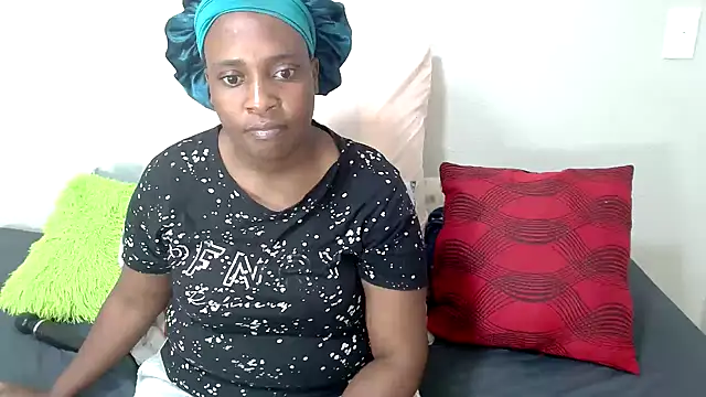 QueenRomaxx1 online show from 19, 10, 2025