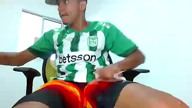 Snapshot of skinny23cm chatting on 1, 3, 2025 skinny23cm online show from 1, 3, 2025