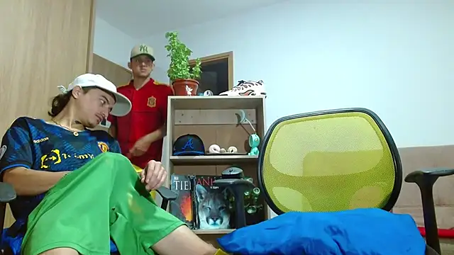 Snapshot of skinny23cm chatting on 18, 10, 2025 skinny23cm online show from 18, 10, 2025