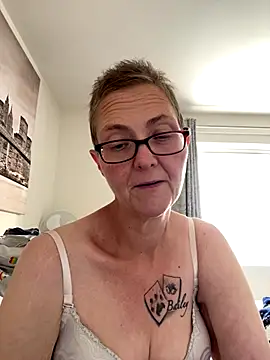 Curvy-Jinx online show from 15, 9, 2025