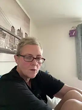 Curvy-Jinx online show from 6, 11, 2025