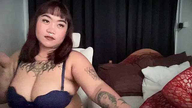 Snapshot of Bella_Bumzyyy chatting on 12, 11, 2025 Bella Bumzyyy online show from 12, 11, 2025