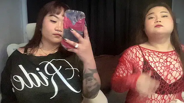 Snapshot of Bella_Bumzyyy chatting on 19, 11, 2025 Bella Bumzyyy online show from 19, 11, 2025