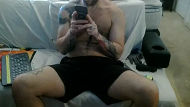 Snapshot of Luv2SuckBWC92 chatting on 24, 10, 2025 Luv2SuckBWC92 online show from 24, 10, 2025