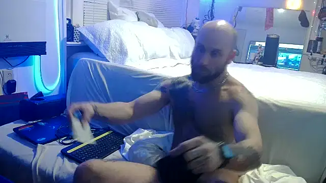 Snapshot of Luv2SuckBWC92 chatting on 18, 11, 2025 Luv2SuckBWC92 online show from 18, 11, 2025