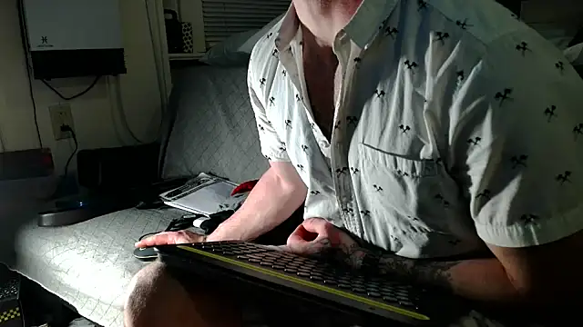 Snapshot of Luv2SuckBWC92 chatting on 23, 11, 2025 Luv2SuckBWC92 online show from 23, 11, 2025