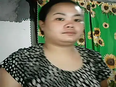 Snapshot of CreamyPussy4uxx chatting on 29, 10, 2025 CreamyPussy4uxx online show from 29, 10, 2025