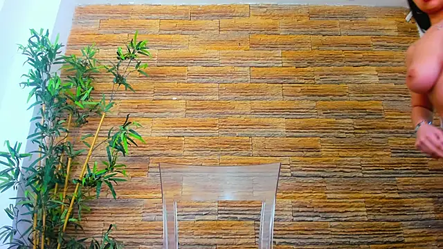 Cupcake Izzy online show from 14, 4, 2026