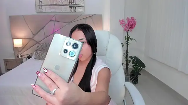 July Adams online show from 21, 12, 2025