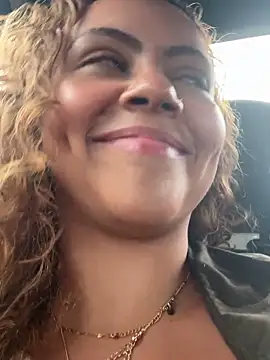 Chloe Leaozinho online show from 10, 2, 2026