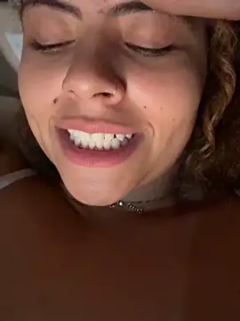 Chloe Leaozinho online show from 15, 5, 2026