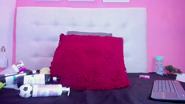Snapshot of Willow_Wright chatting on 15, 5, 2026 Willow Wright online show from 15, 5, 2026