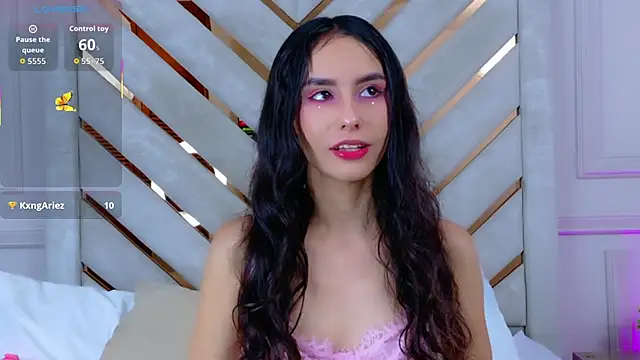 Sarah-Grace online show from 11, 11, 2025