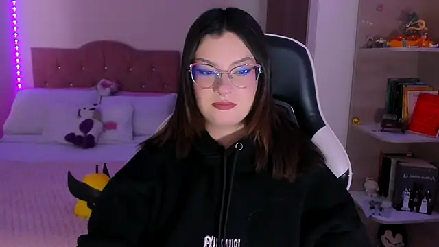 OphelianaRose33 online show from 17, 1, 2026