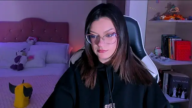 OphelianaRose33 online show from 16, 2, 2026