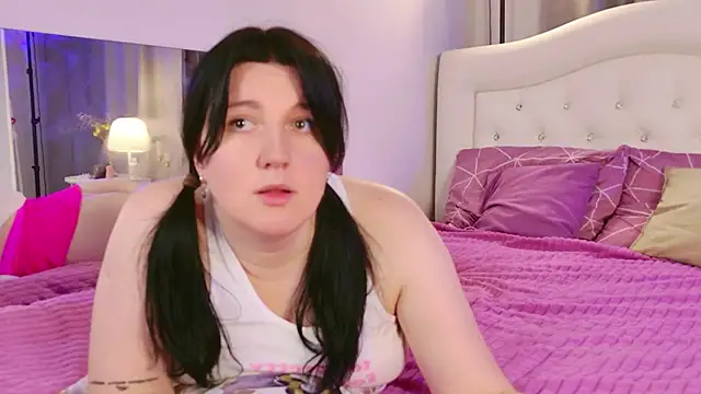 Snapshot of love_me__tonight_ chatting on 5, 11, 2025 love me tonight online show from 5, 11, 2025