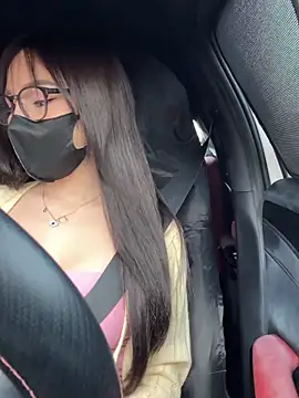 Linh 2004 online show from 17, 9, 2025