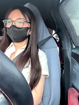 Linh 2004 online show from 16, 10, 2025