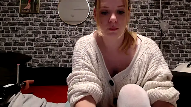 Snapshot of SexyMilf_37 chatting on 1, 4, 2026 SexyMilf 37 online show from 1, 4, 2026