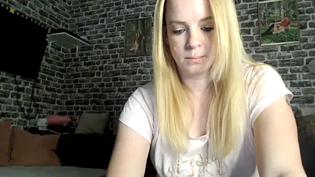 Snapshot of SexyMilf_37 chatting on 12, 4, 2026 SexyMilf 37 online show from 12, 4, 2026