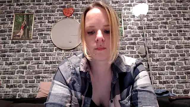 Snapshot of SexyMilf_37 chatting on 18, 4, 2026 SexyMilf 37 online show from 18, 4, 2026