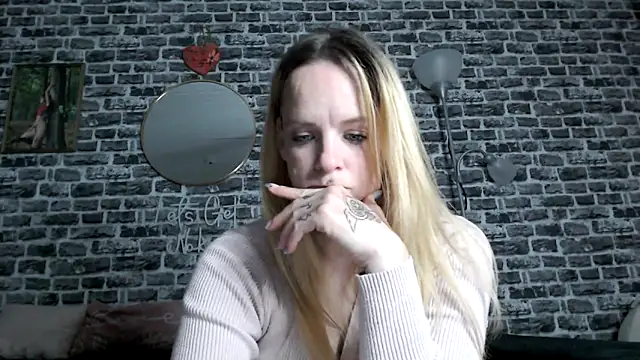 Snapshot of SexyMilf_37 chatting on 8, 5, 2026 SexyMilf 37 online show from 8, 5, 2026